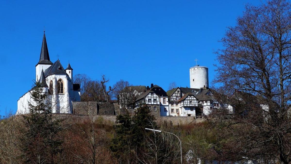 Ferienhaus Hescheld With Private Jacuzzi Hellenthal Dış mekan fotoğraf
